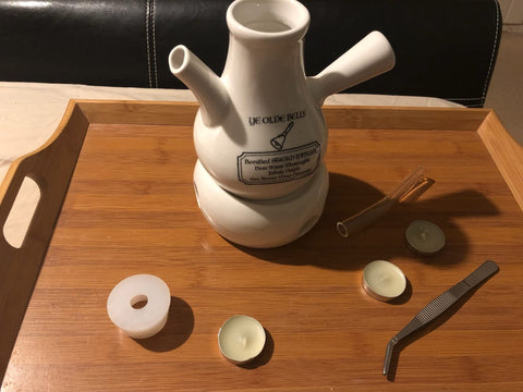 Customer photo: the steamer set laid out with stopper, mouthpiece, tealights and tweezers on a wooden tray